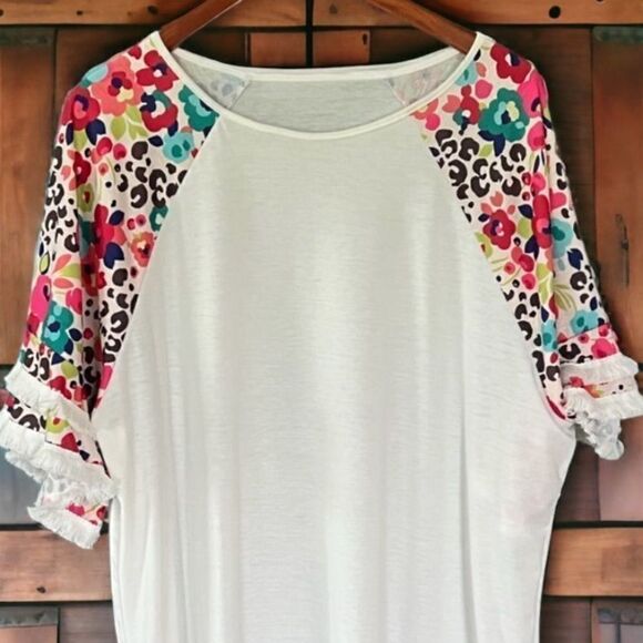 Gorgeous Soft Floral Top NWOT - Picture 2 of 6